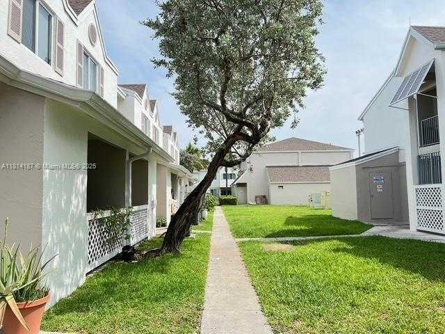 Small Image of 17505 NORTH WEST 67TH PL #H-11, Hialeah Number 34