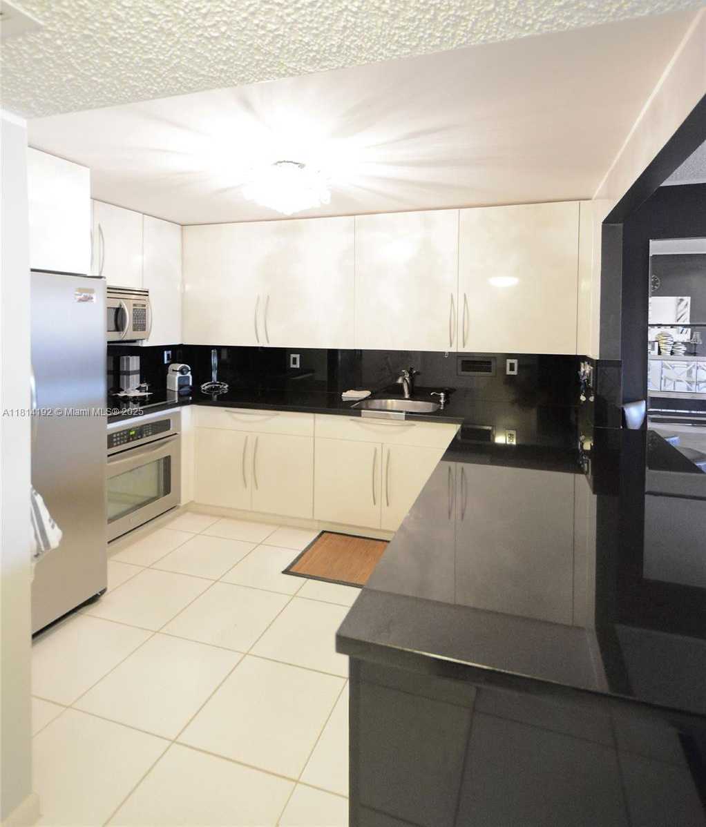 Small Image of 2301 COLLINS AVE #414, Miami Beach Number 17