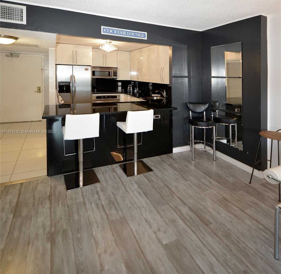 Small Image of 2301 COLLINS AVE #414, Miami Beach Number 2