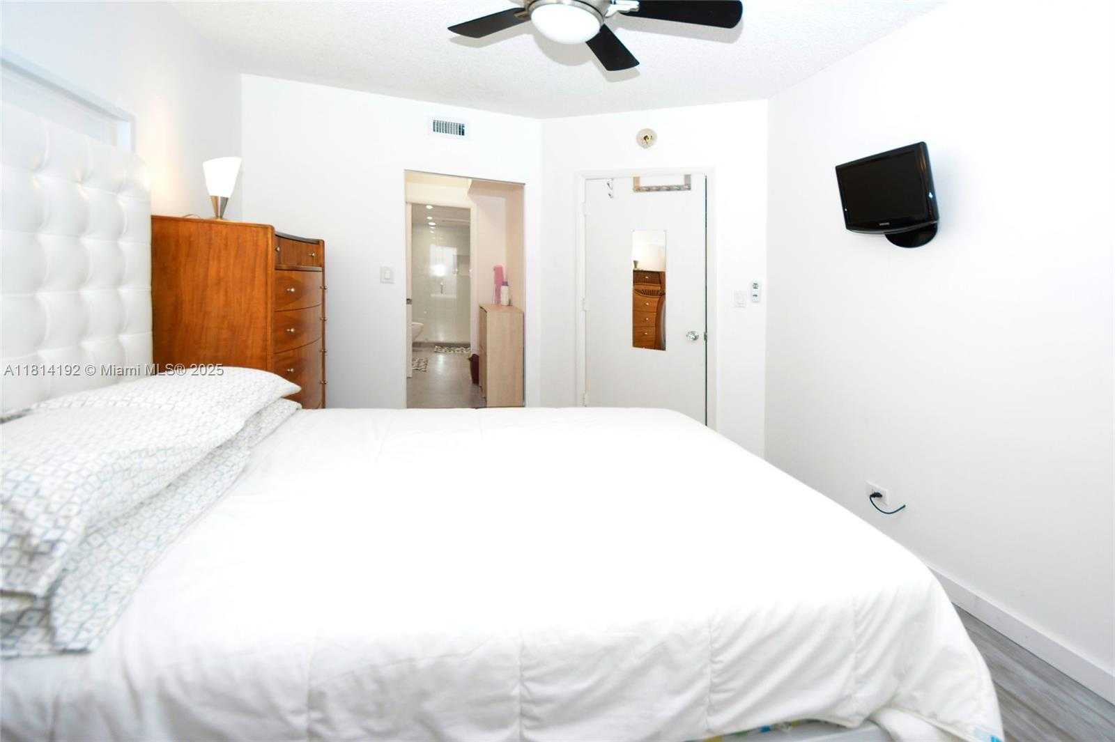 Small Image of 2301 COLLINS AVE #414, Miami Beach Number 20