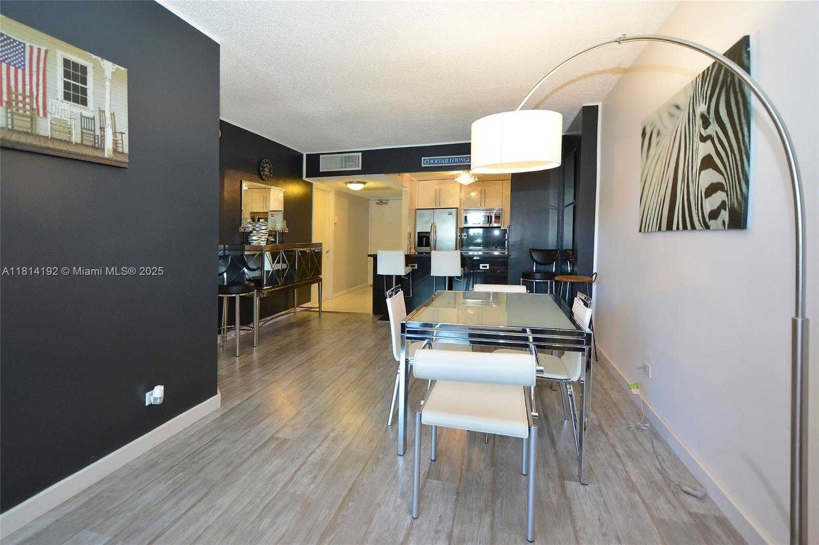 Small Image of 2301 COLLINS AVE #414, Miami Beach Number 3