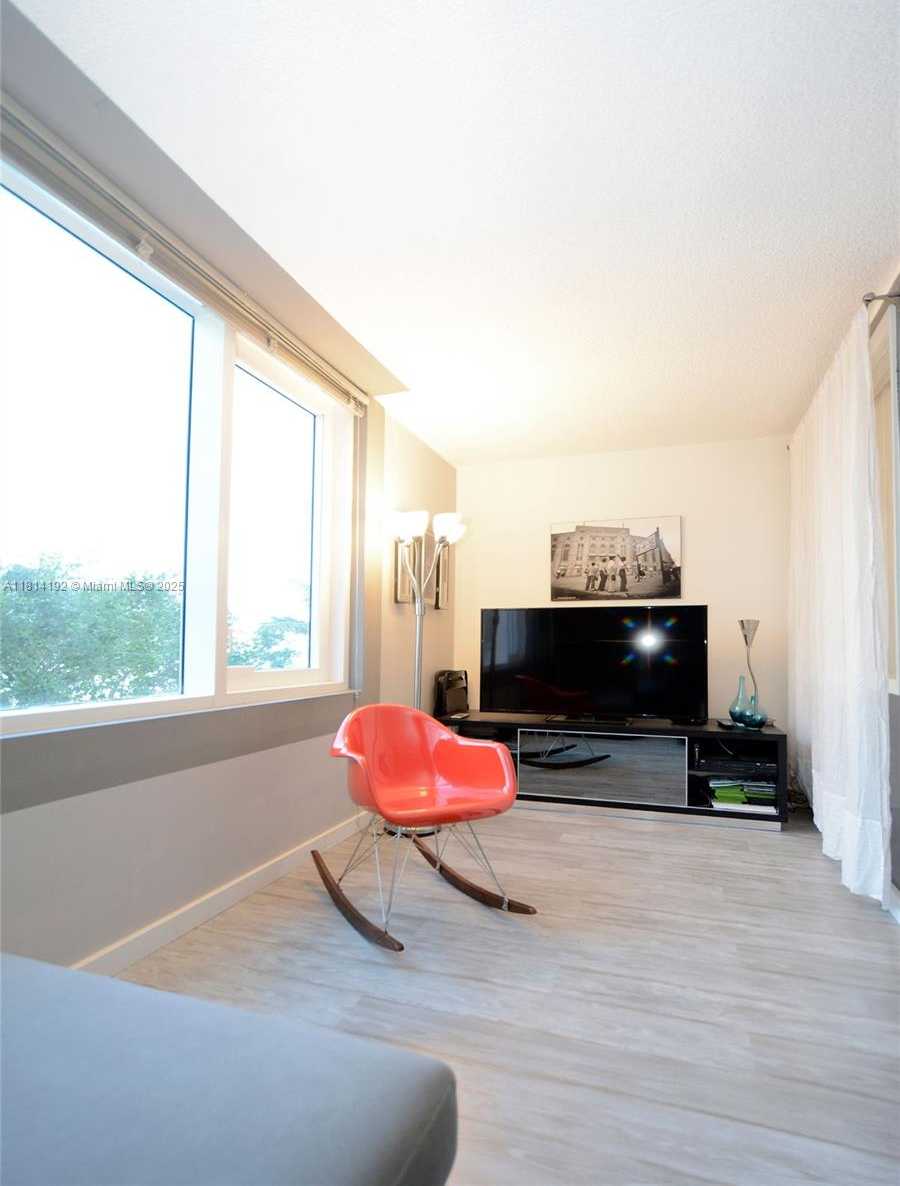 Small Image of 2301 COLLINS AVE #414, Miami Beach Number 9