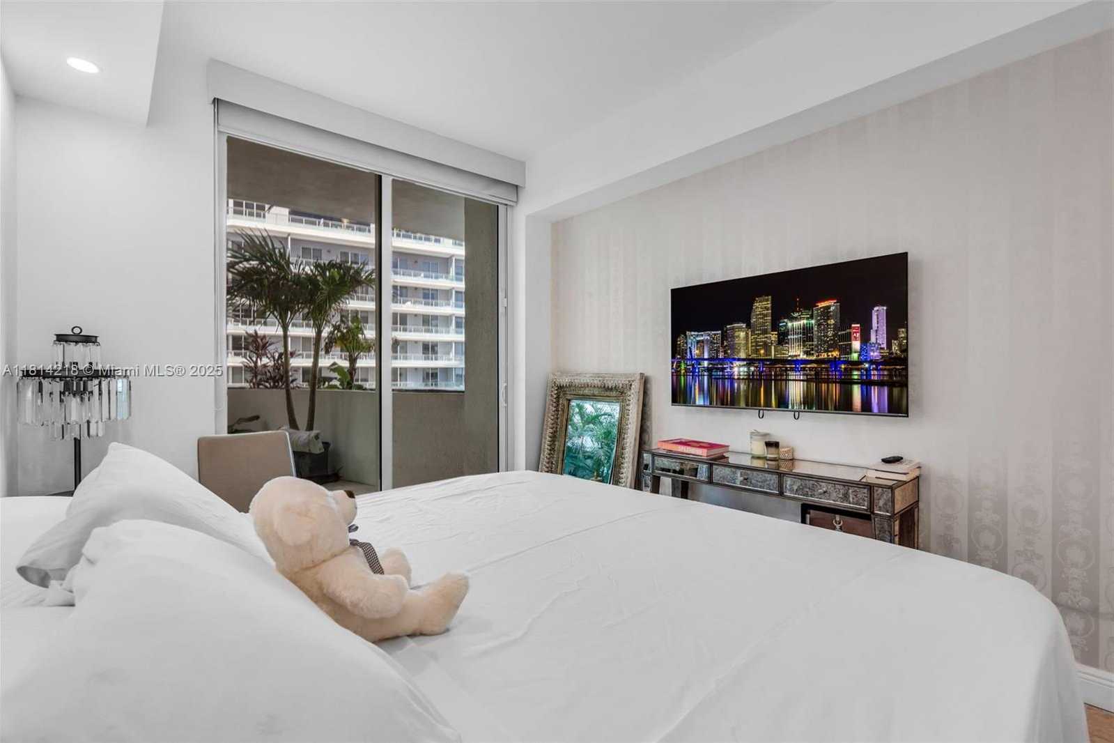 Small Image of 218 SOUTH EAST 14TH ST #802, Miami Number 17