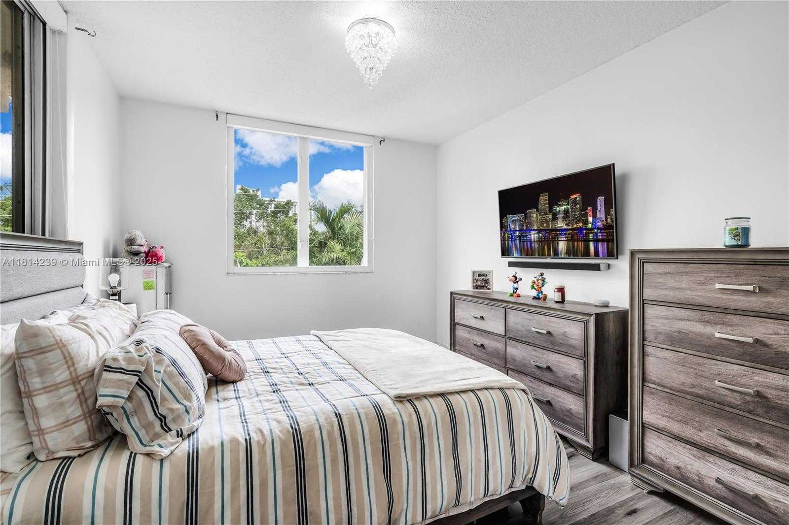 Small Image of 1834 BRICKELL AVE #33, Miami Number 10