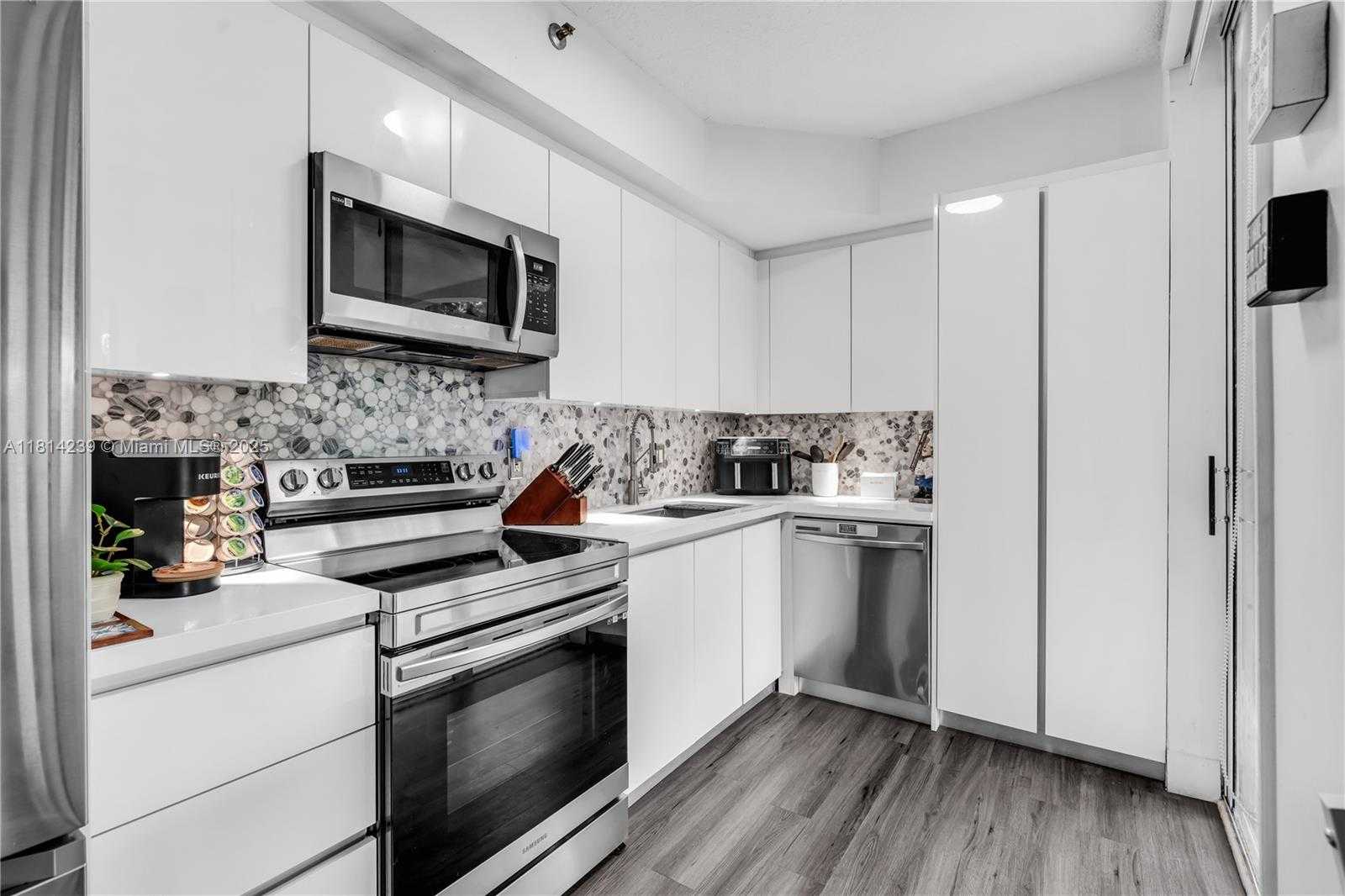 Small Image of 1834 BRICKELL AVE #33, Miami Number 2