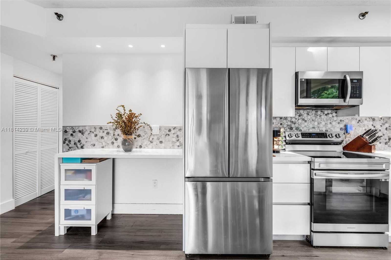 Small Image of 1834 BRICKELL AVE #33, Miami Number 3