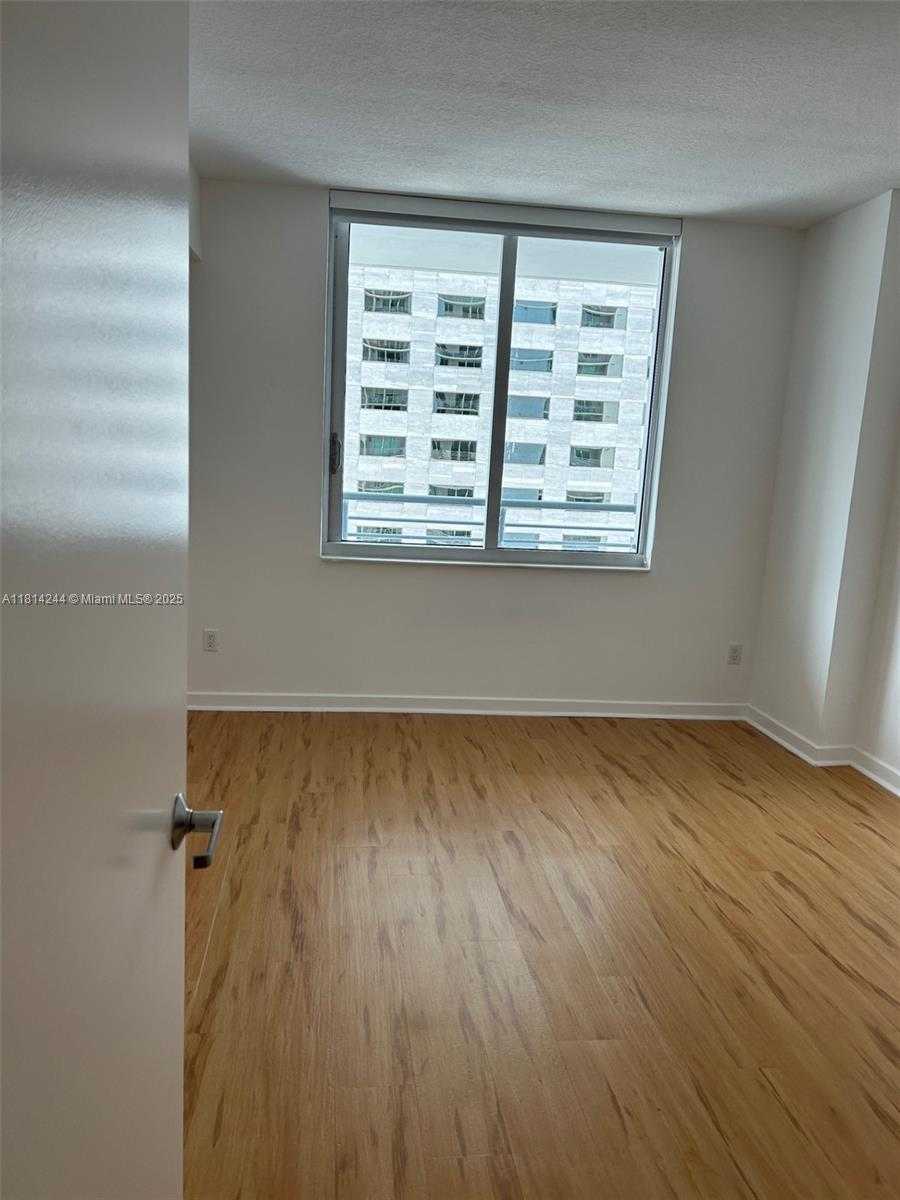 Small Image of 335 SOUTH BISCAYNE BLVD #2404, Miami Number 10