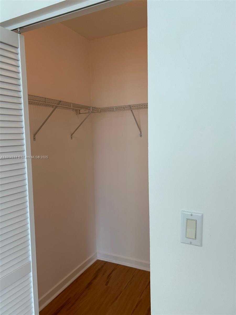 Small Image of 335 SOUTH BISCAYNE BLVD #2404, Miami Number 12