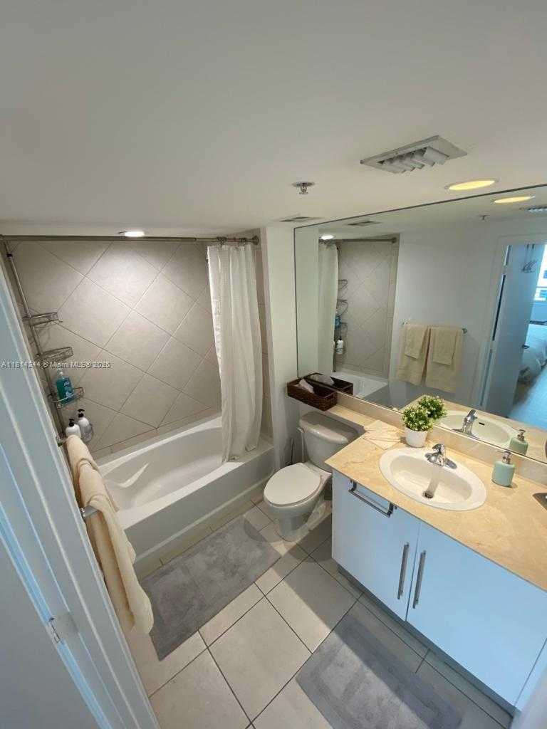 Small Image of 335 SOUTH BISCAYNE BLVD #2404, Miami Number 13