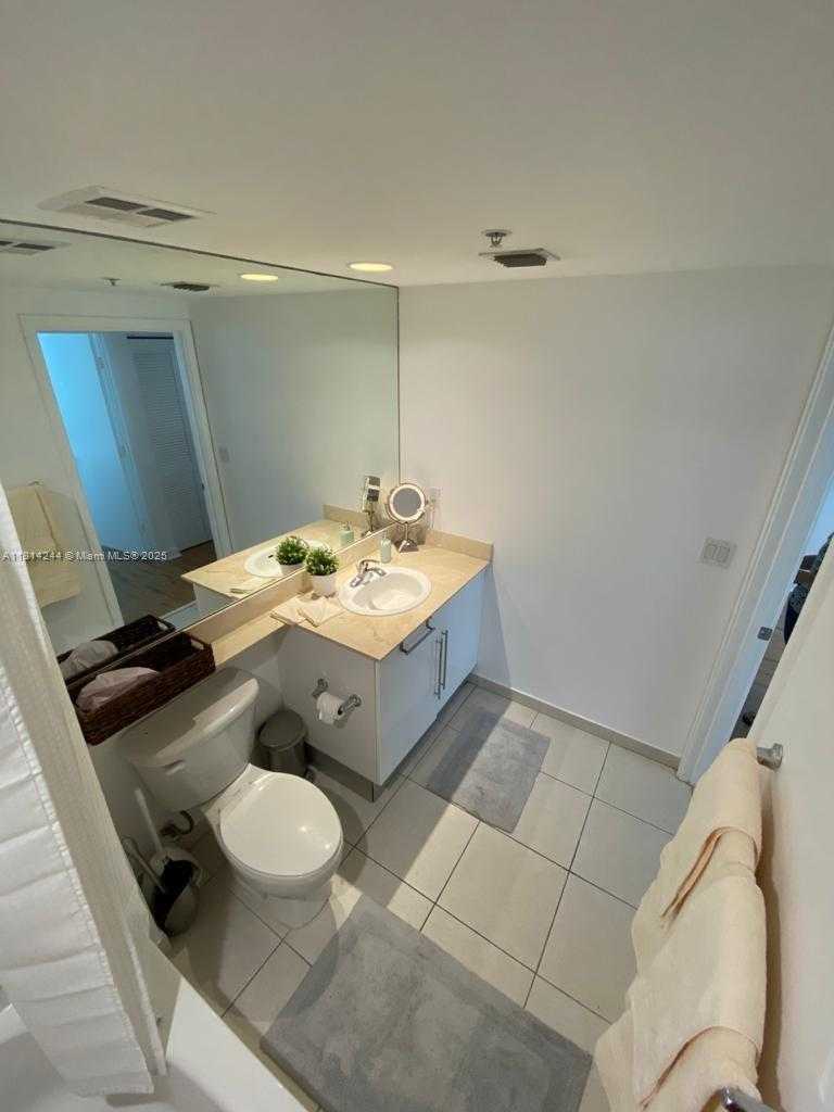 Small Image of 335 SOUTH BISCAYNE BLVD #2404, Miami Number 14