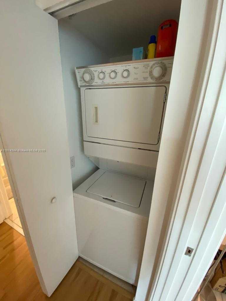 Small Image of 335 SOUTH BISCAYNE BLVD #2404, Miami Number 18