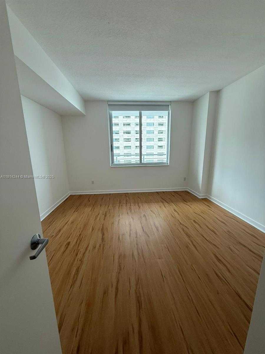 Small Image of 335 SOUTH BISCAYNE BLVD #2404, Miami Number 34