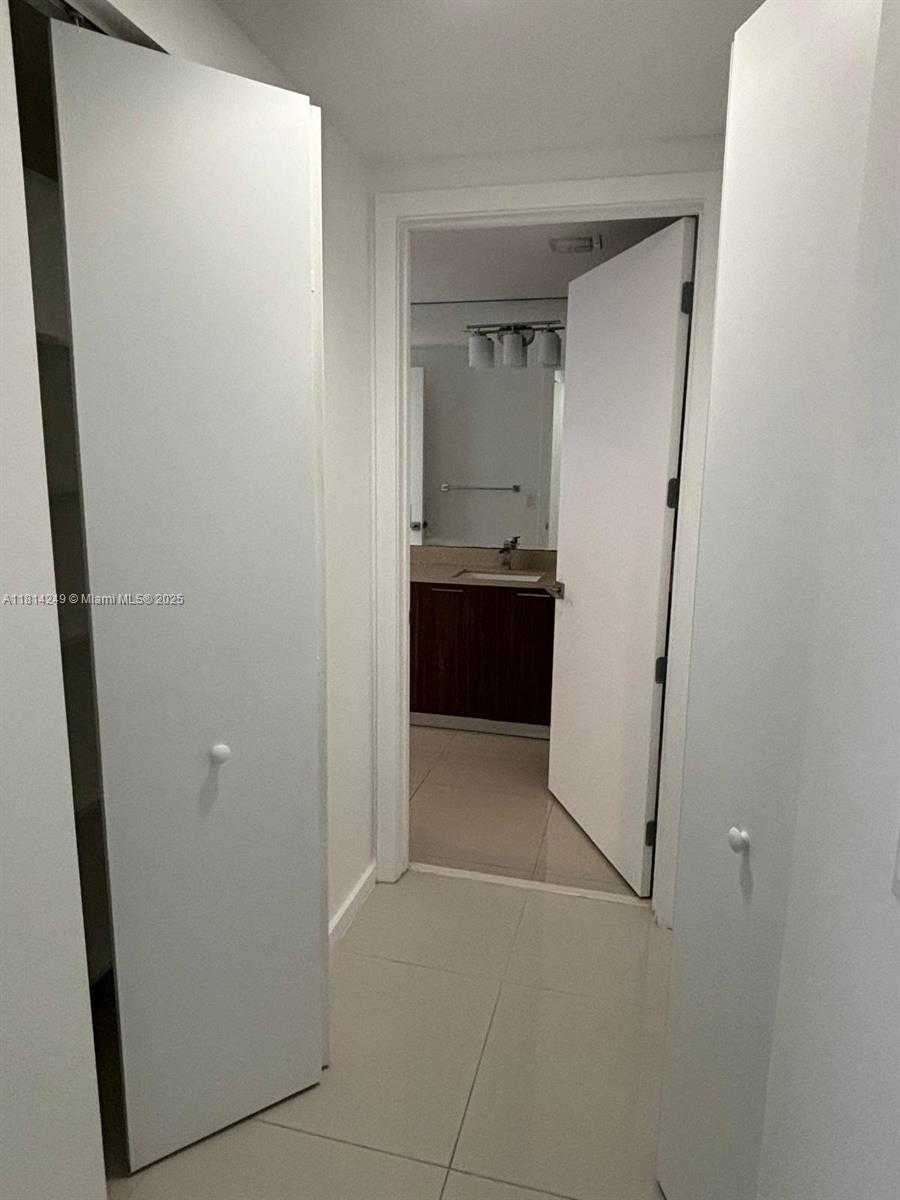 Small Image of 5300 PASEO BLVD #1507, Doral Number 24