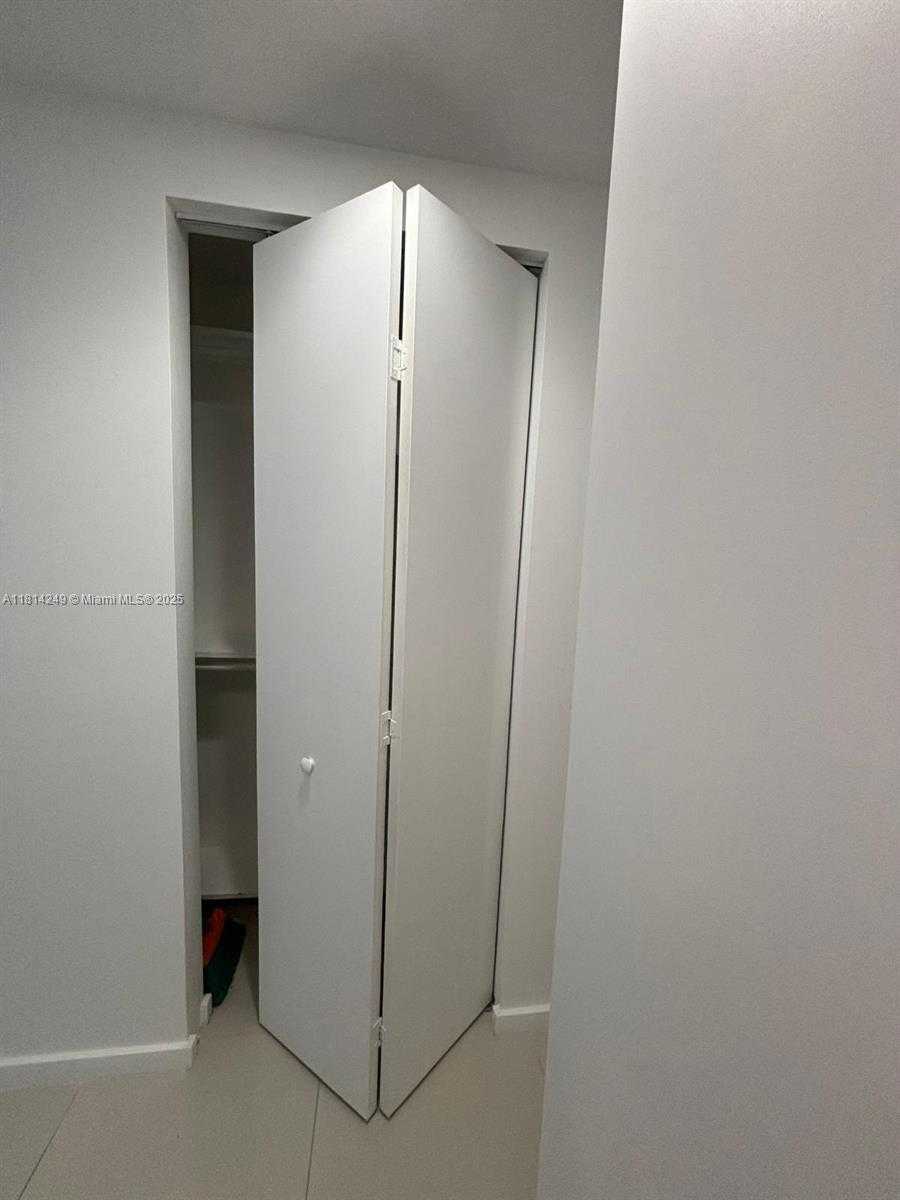Small Image of 5300 PASEO BLVD #1507, Doral Number 26