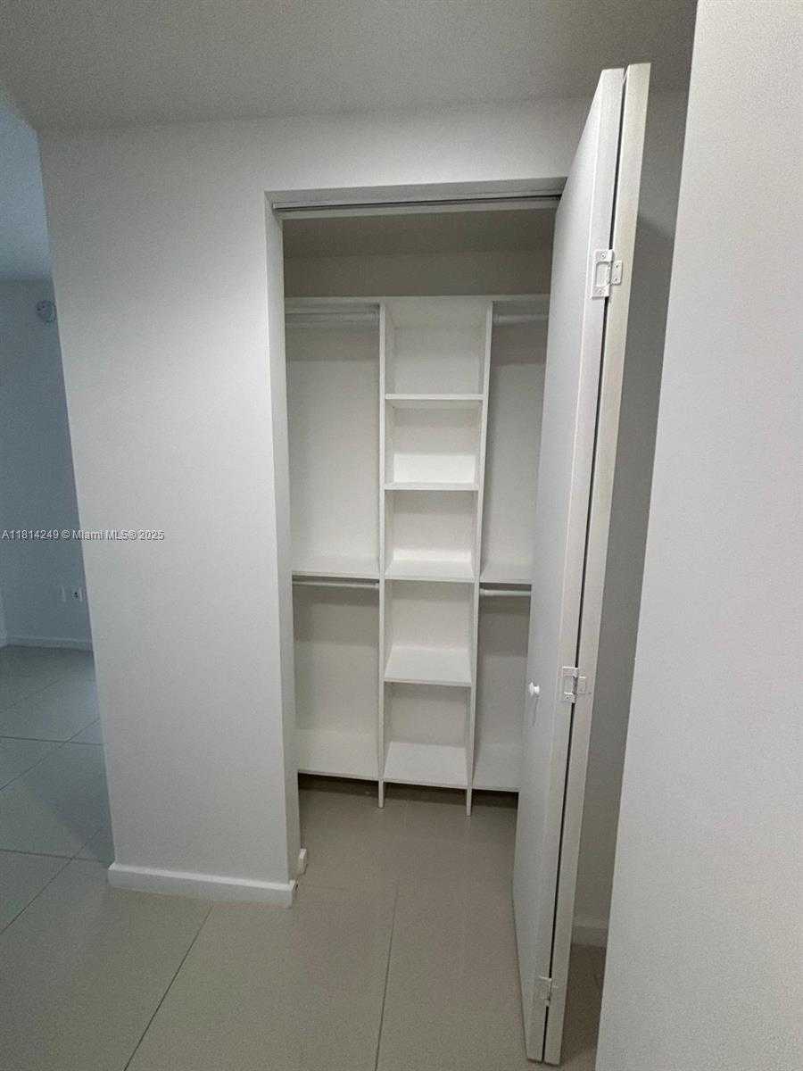 Small Image of 5300 PASEO BLVD #1507, Doral Number 27