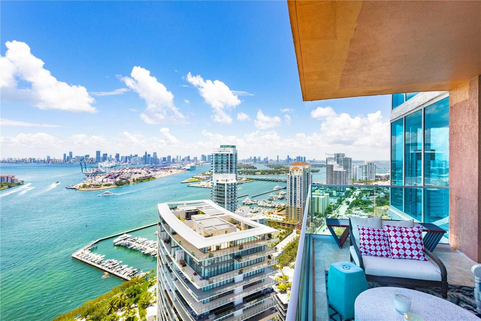 Small Image of 300 SOUTH POINTE DR #3703, Miami Beach Number 10
