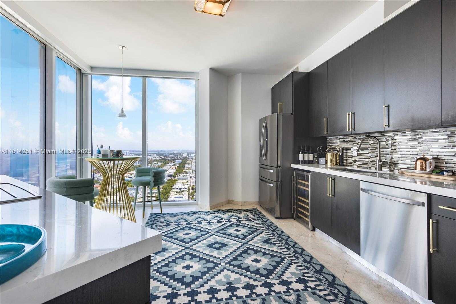 Small Image of 300 SOUTH POINTE DR #3703, Miami Beach Number 11