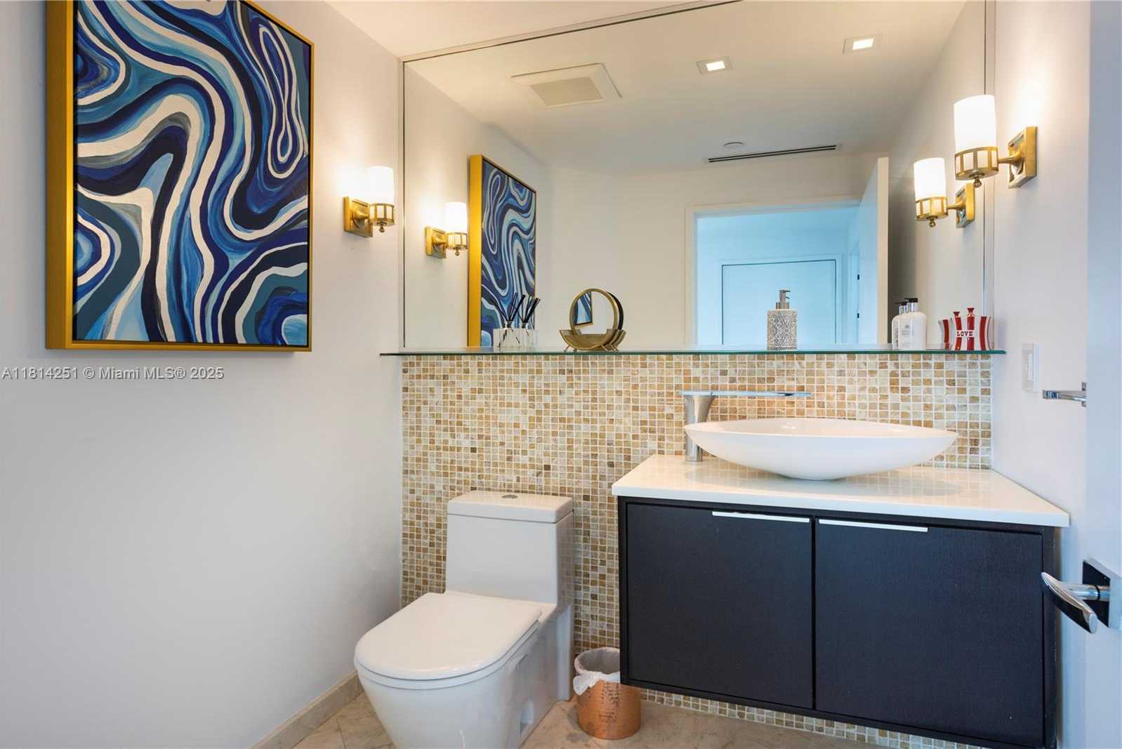 Small Image of 300 SOUTH POINTE DR #3703, Miami Beach Number 13