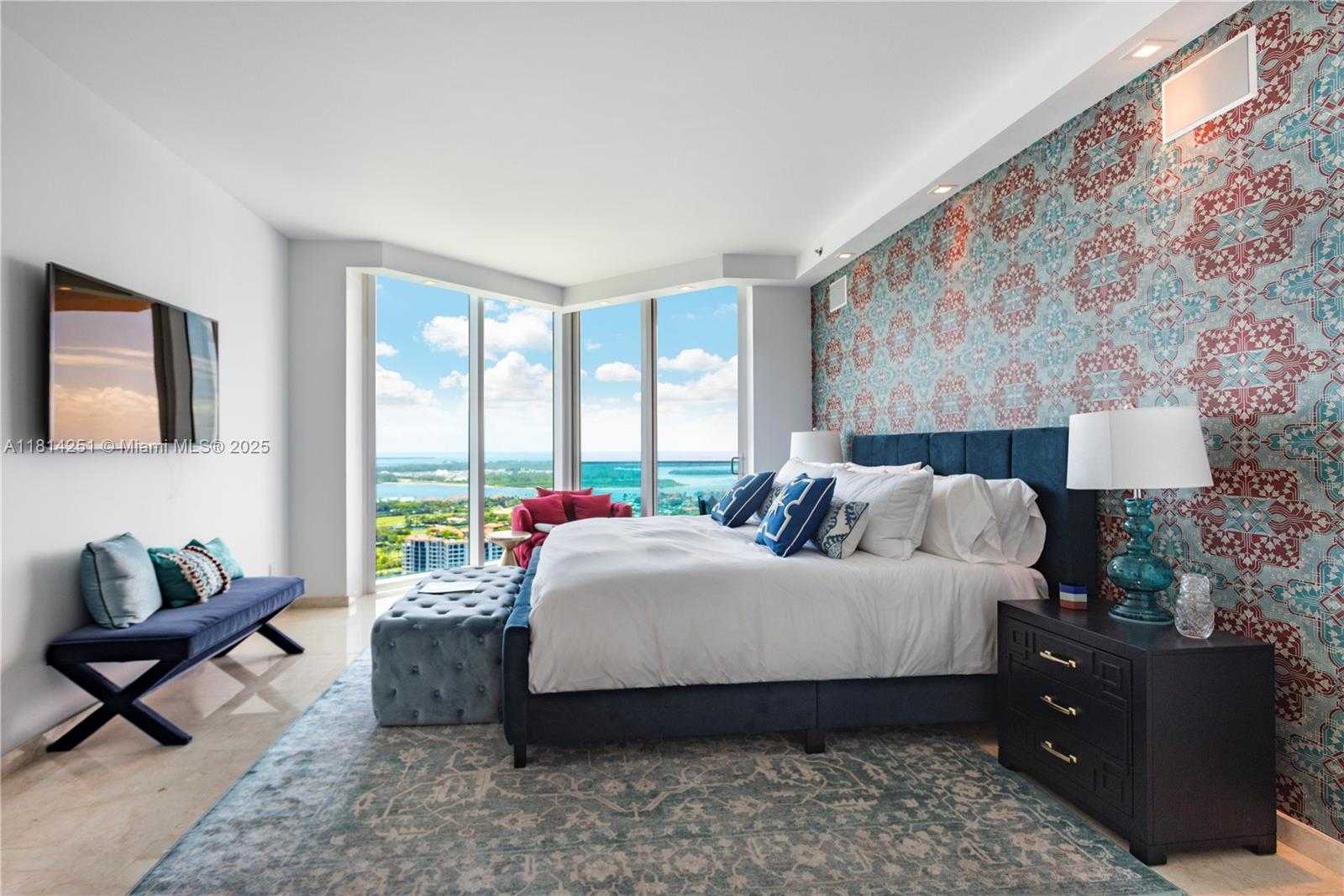 Small Image of 300 SOUTH POINTE DR #3703, Miami Beach Number 14