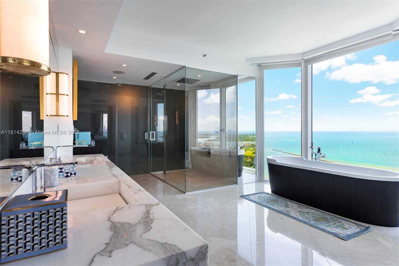 Small Image of 300 SOUTH POINTE DR #3703, Miami Beach Number 15