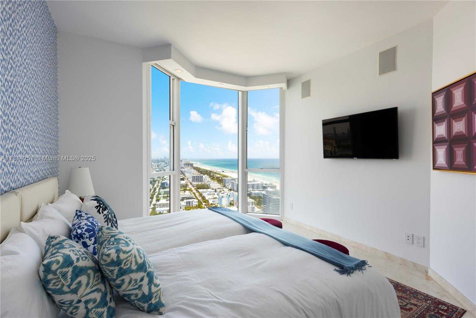 Small Image of 300 SOUTH POINTE DR #3703, Miami Beach Number 19