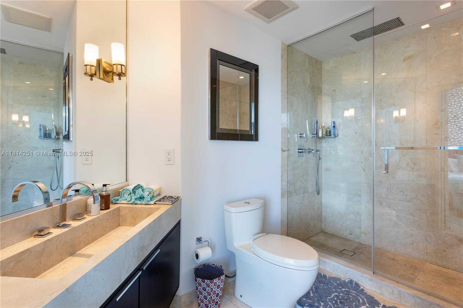 Small Image of 300 SOUTH POINTE DR #3703, Miami Beach Number 20