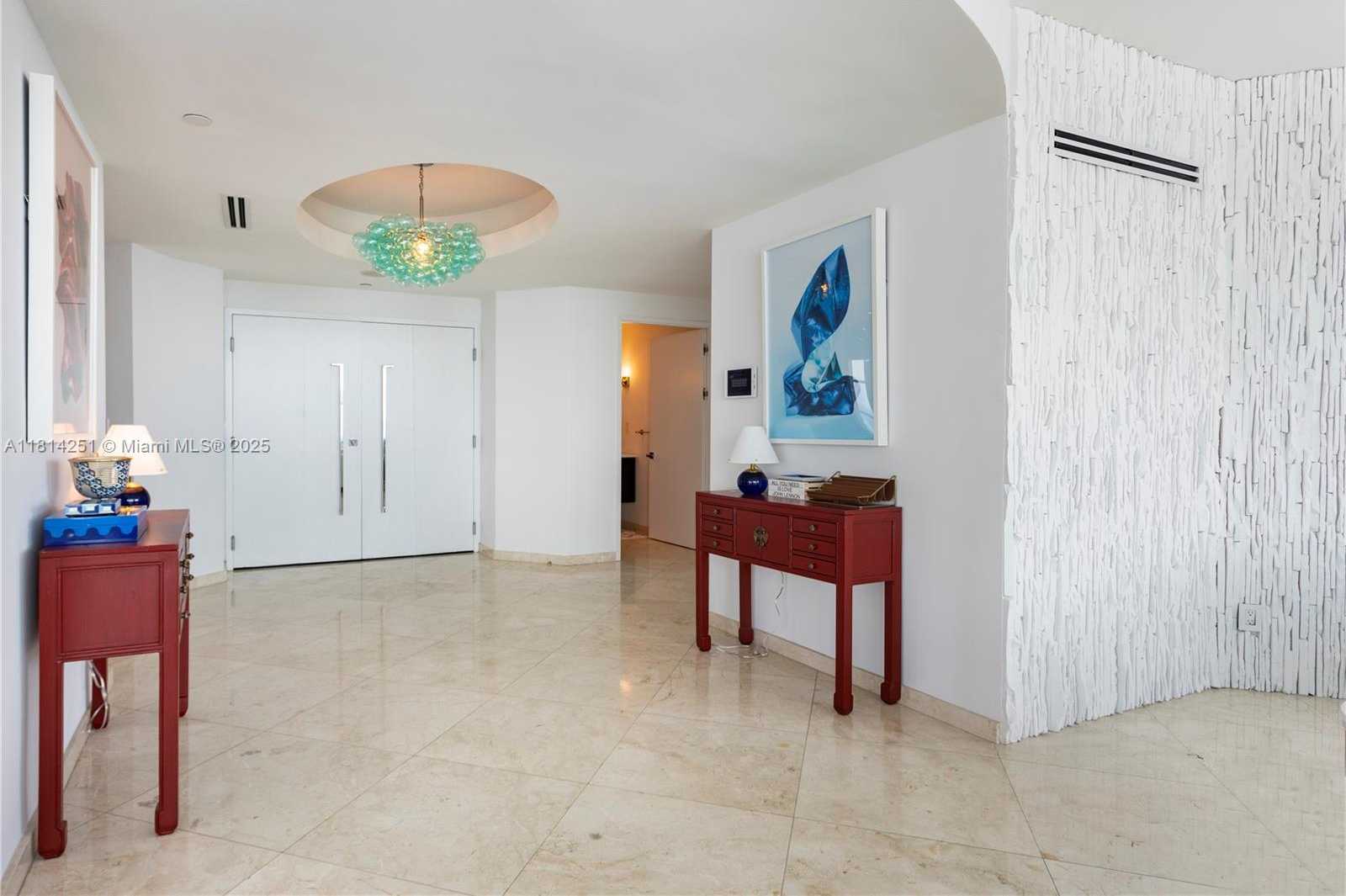 Small Image of 300 SOUTH POINTE DR #3703, Miami Beach Number 22