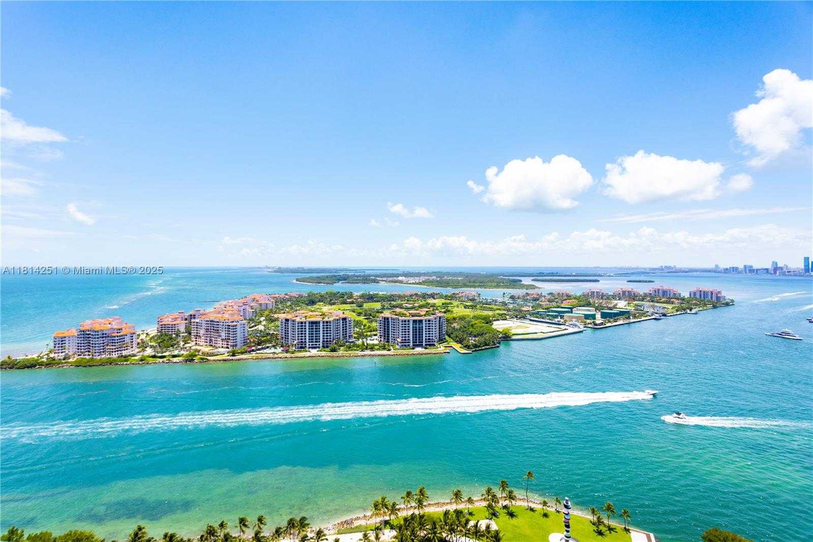 Small Image of 300 SOUTH POINTE DR #3703, Miami Beach Number 4