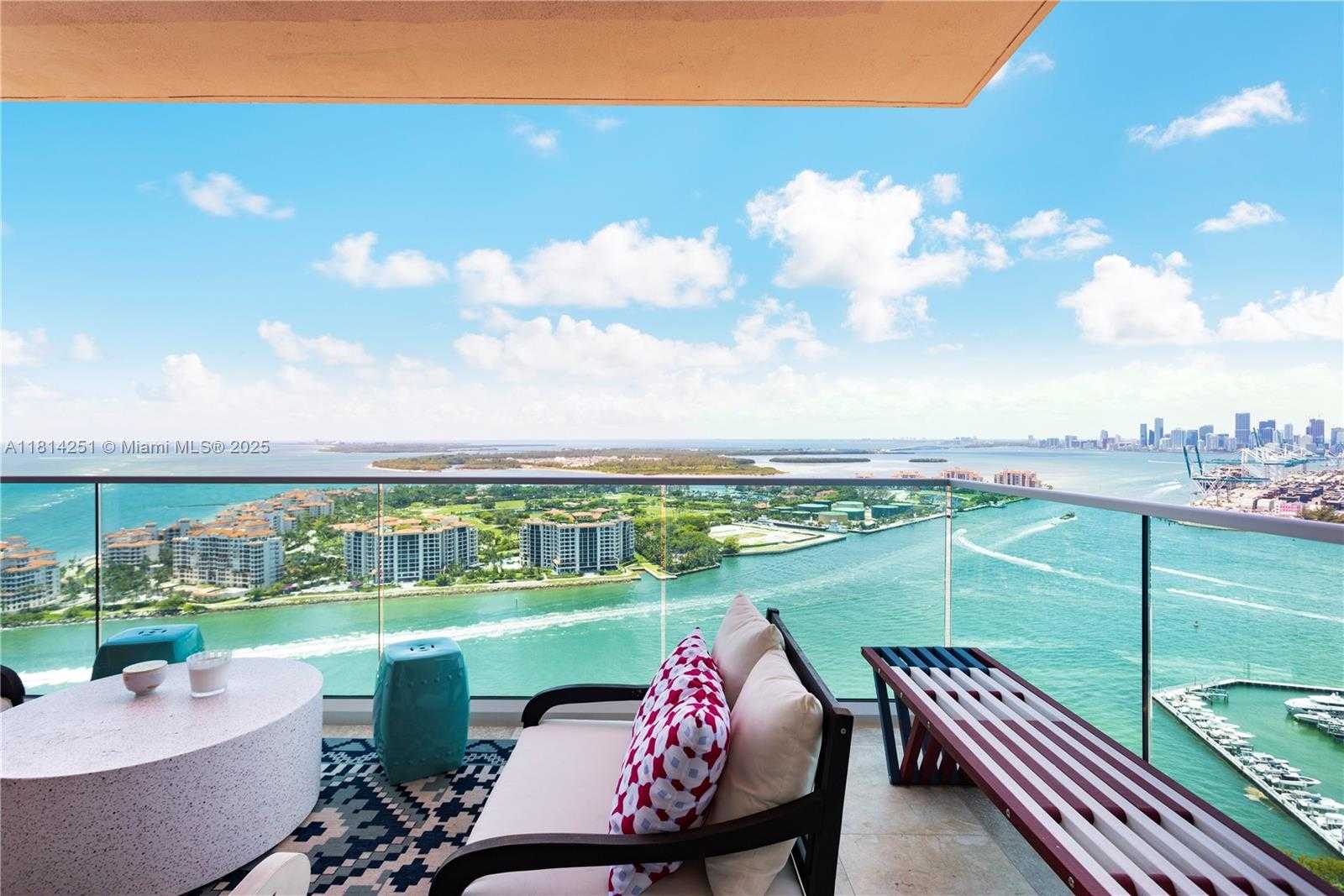 Small Image of 300 SOUTH POINTE DR #3703, Miami Beach Number 9