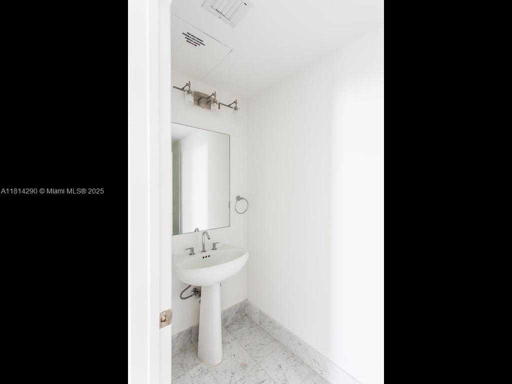 Small Image of 244 BISCAYNE BLVD #2002, Miami Number 14
