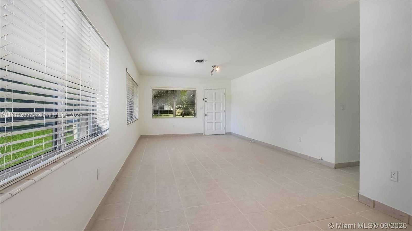 Small Image of 3941 SEGOVIA ST, Coral Gables Number 2