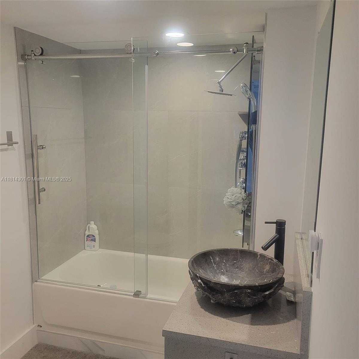 Small Image of 2555 COLLINS AVE #2207, Miami Beach Number 11
