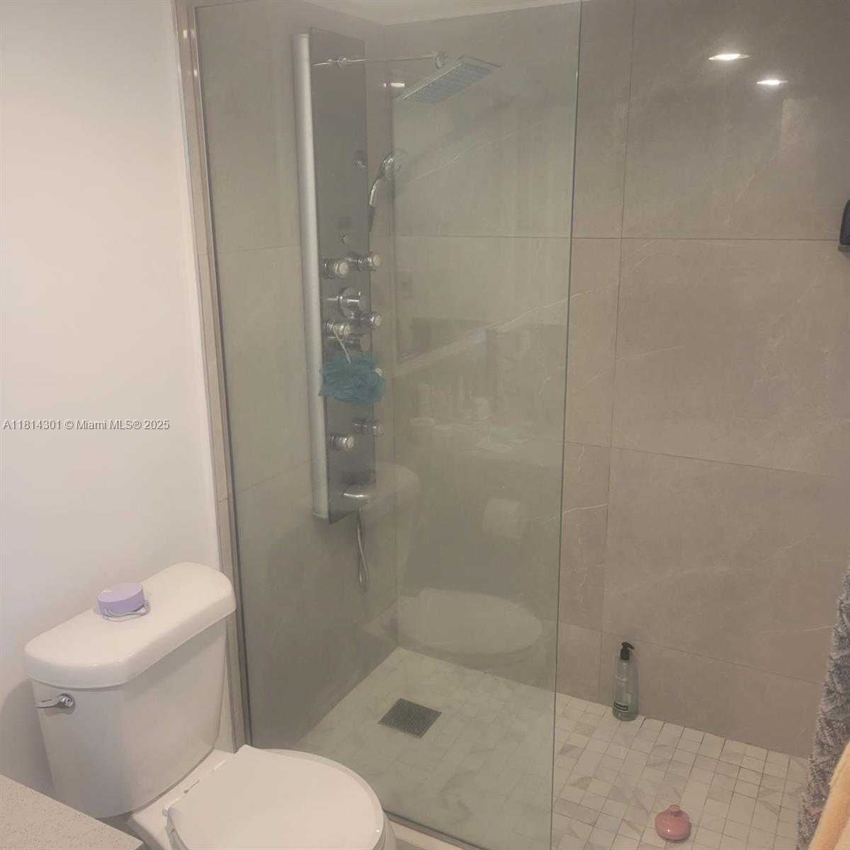Small Image of 2555 COLLINS AVE #2207, Miami Beach Number 12