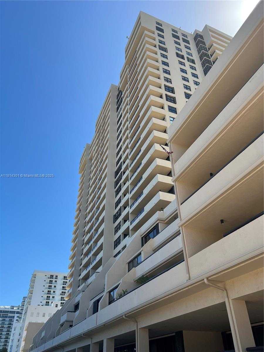 Small Image of 2555 COLLINS AVE #2207, Miami Beach Number 20
