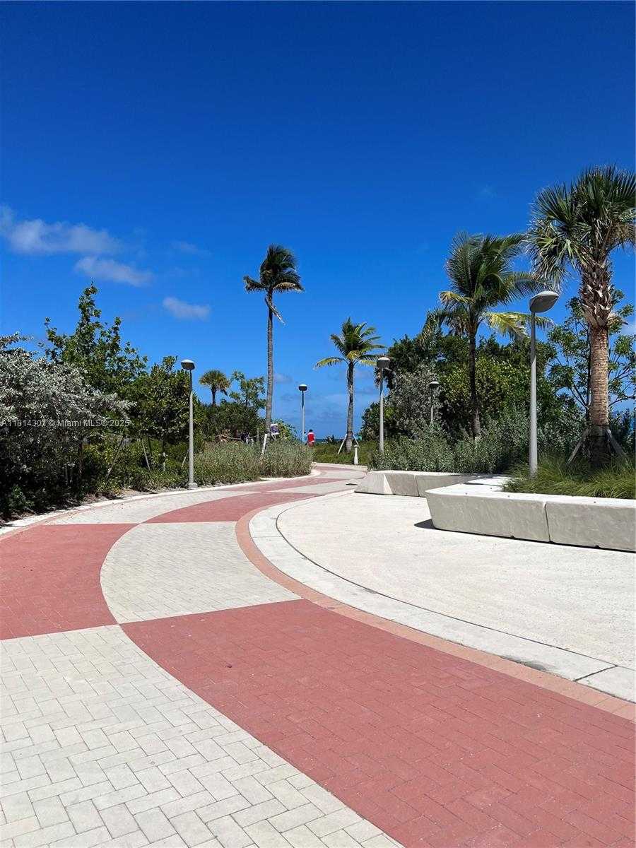 Small Image of 2555 COLLINS AVE #2207, Miami Beach Number 21