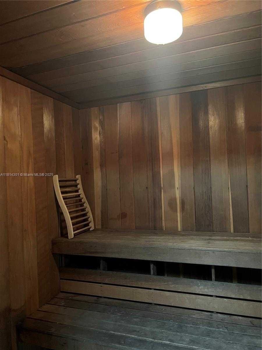 Small Image of 2555 COLLINS AVE #2207, Miami Beach Number 30