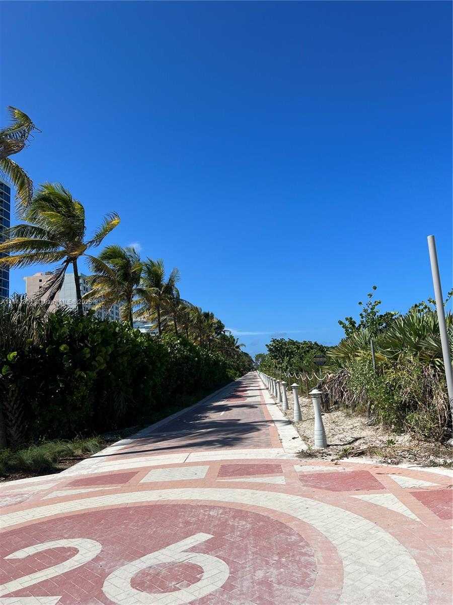 Small Image of 2555 COLLINS AVE #2207, Miami Beach Number 31