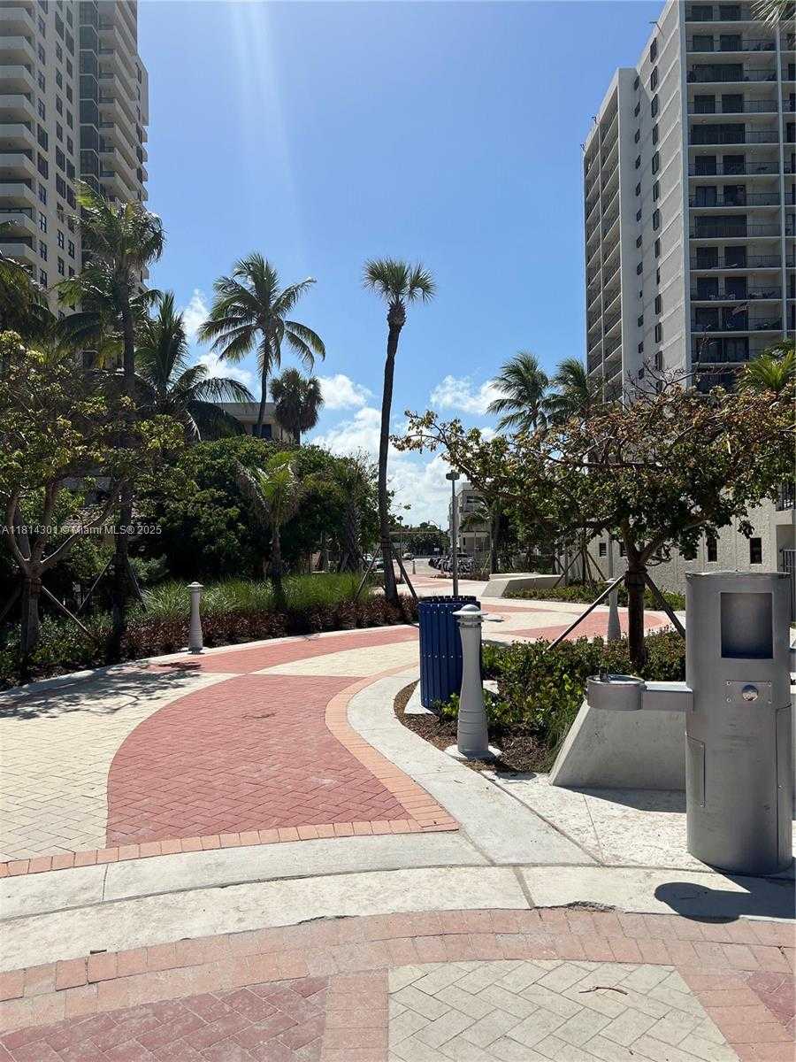 Small Image of 2555 COLLINS AVE #2207, Miami Beach Number 34