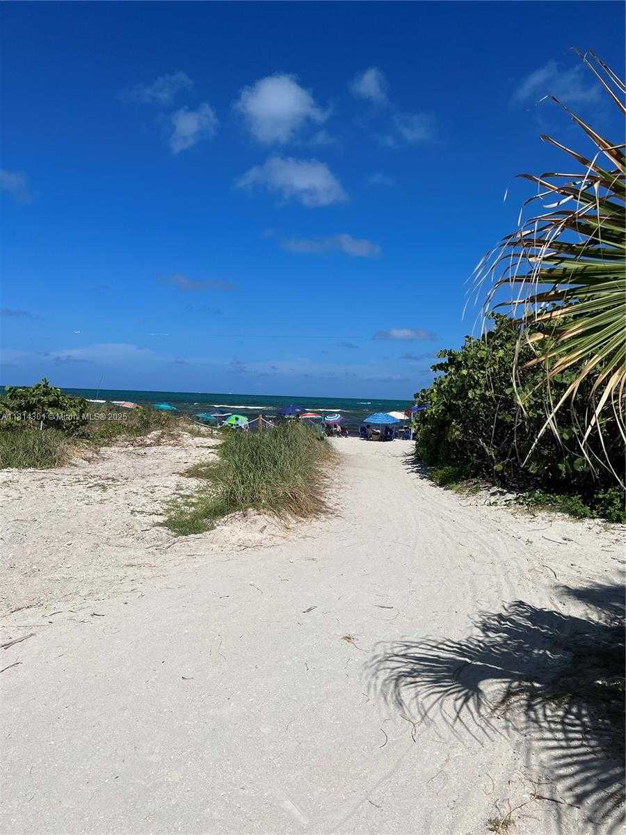 Small Image of 2555 COLLINS AVE #2207, Miami Beach Number 35