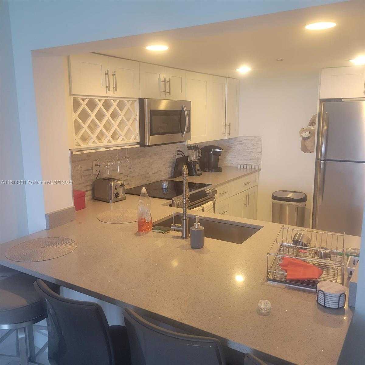 Small Image of 2555 COLLINS AVE #2207, Miami Beach Number 9