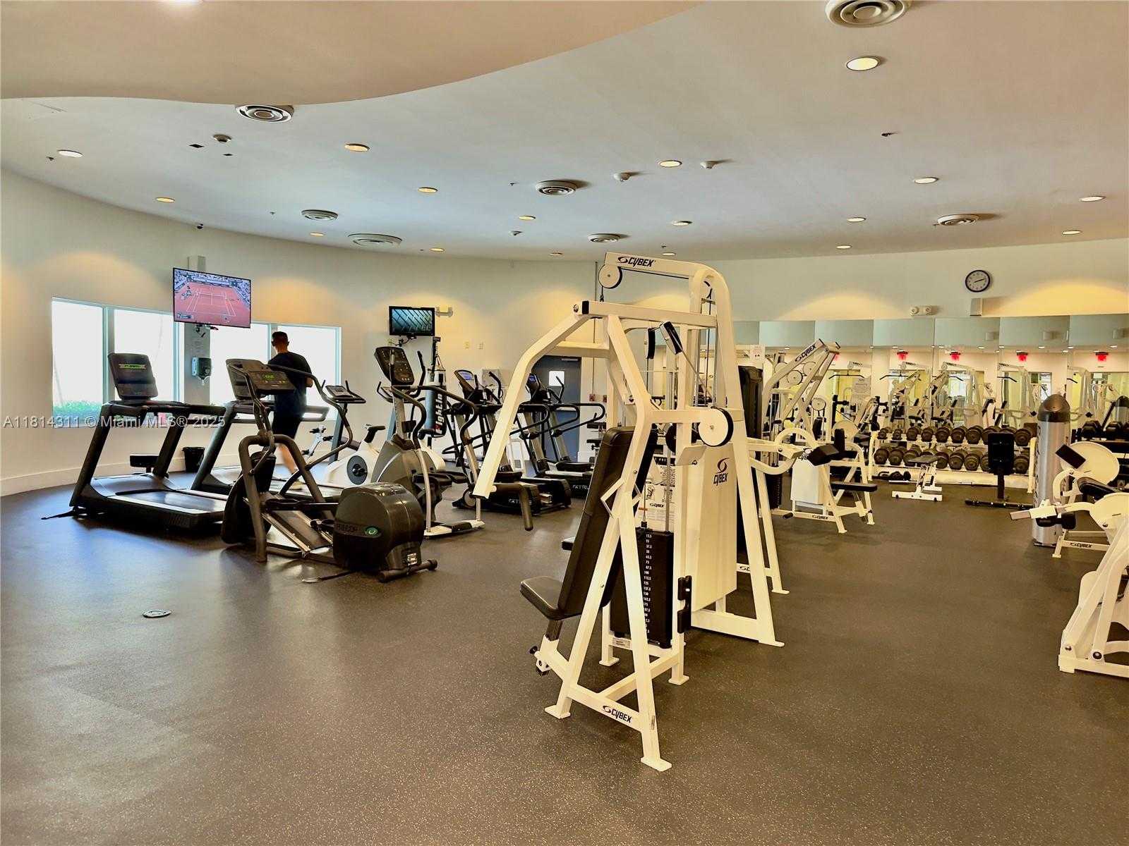 Small Image of 5600 COLLINS AVE #10V, Miami Beach Number 12