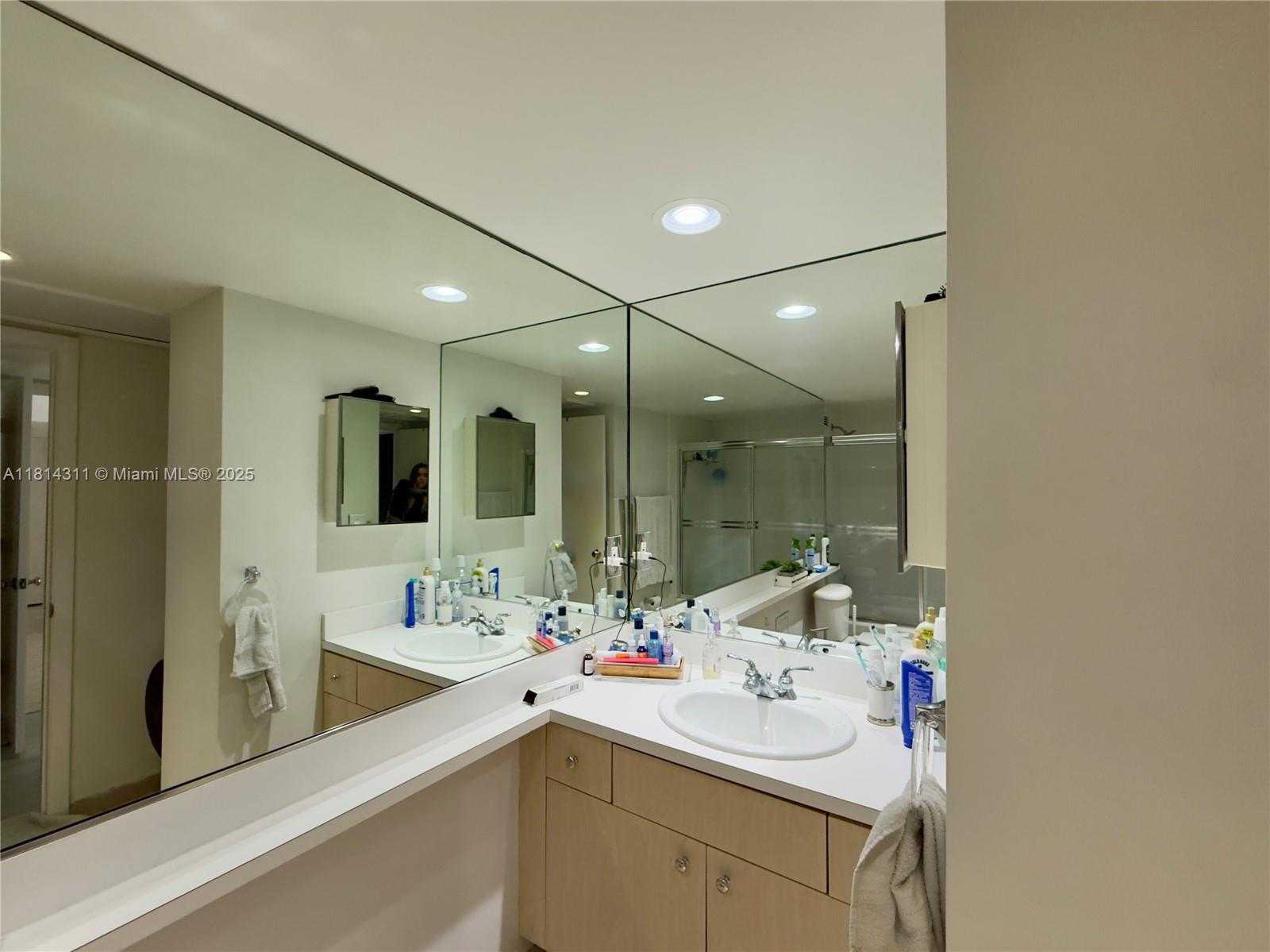 Small Image of 5600 COLLINS AVE #10V, Miami Beach Number 24