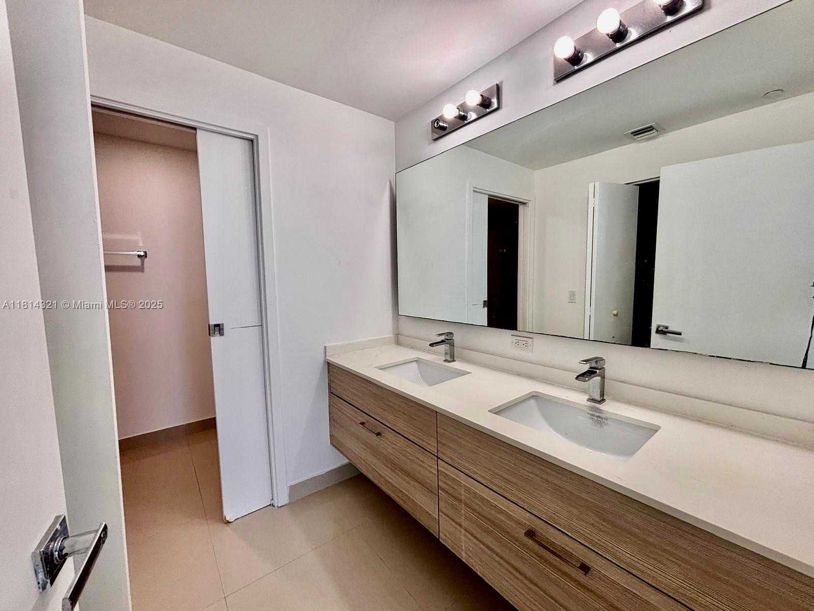 Small Image of 600 NORTH EAST 27TH ST #2704, Miami Number 7