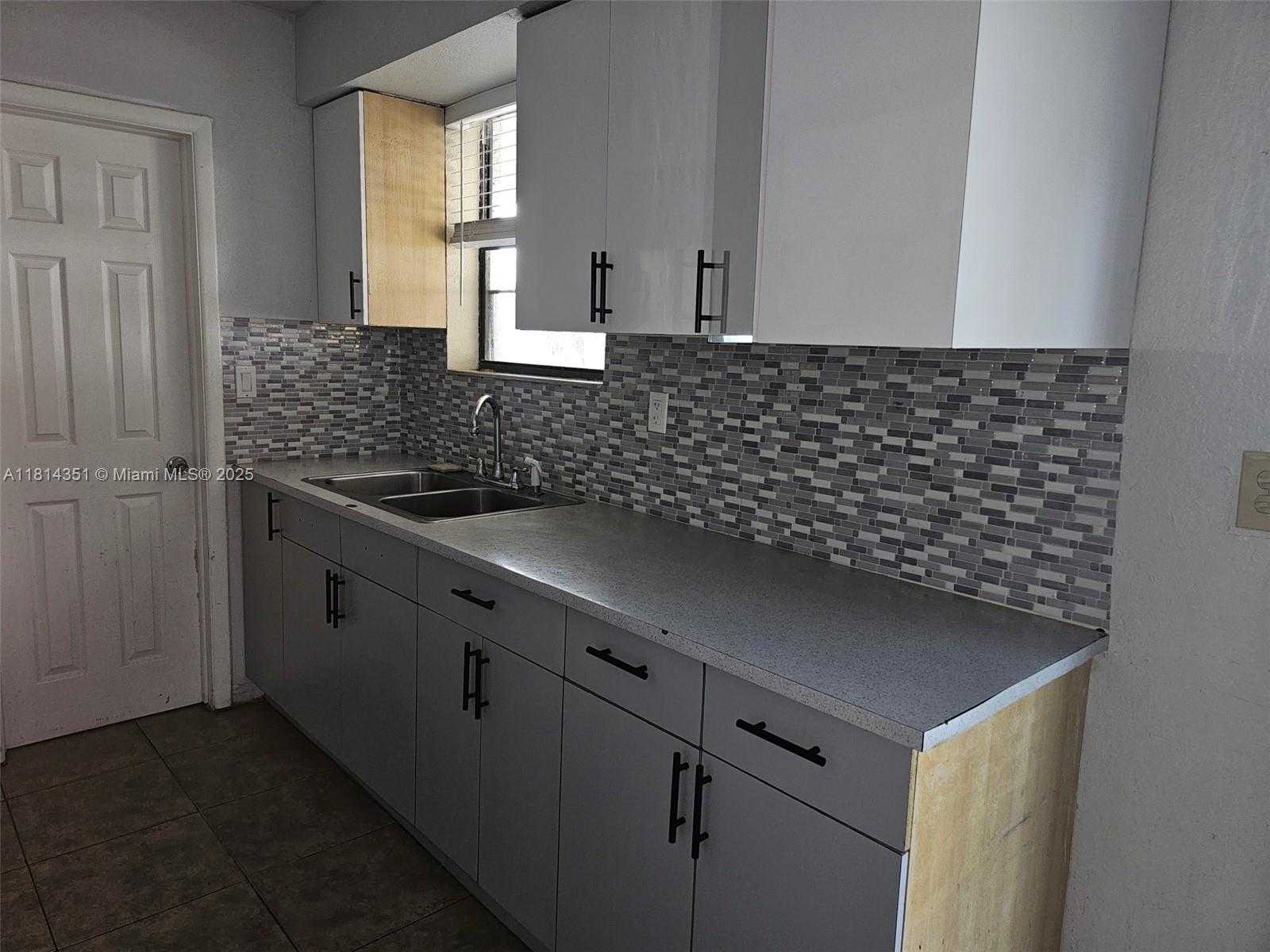Small Image of 2431 LIBERTY ST, Hollywood Number 5