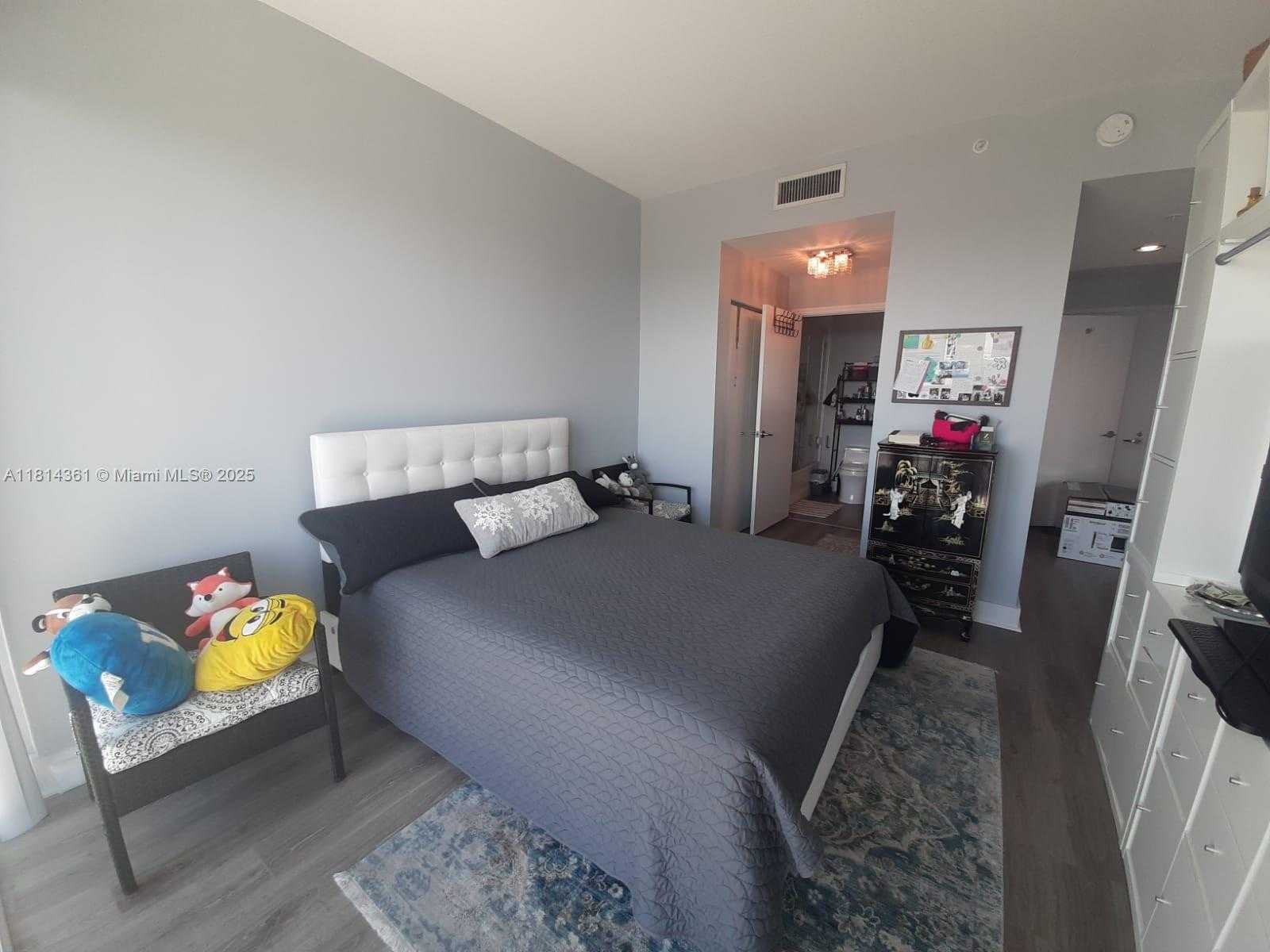 Small Image of 60 SOUTH WEST 13TH ST #1601, Miami Number 13