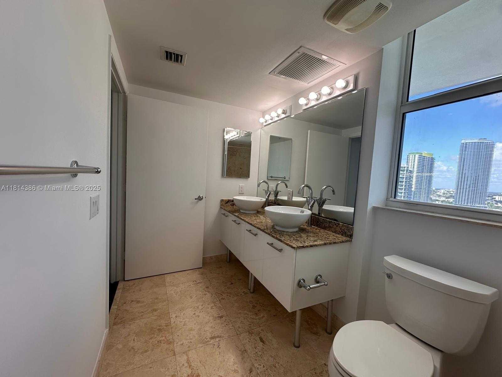 Small Image of 41 SOUTH EAST 5TH ST #1516, Miami Number 31