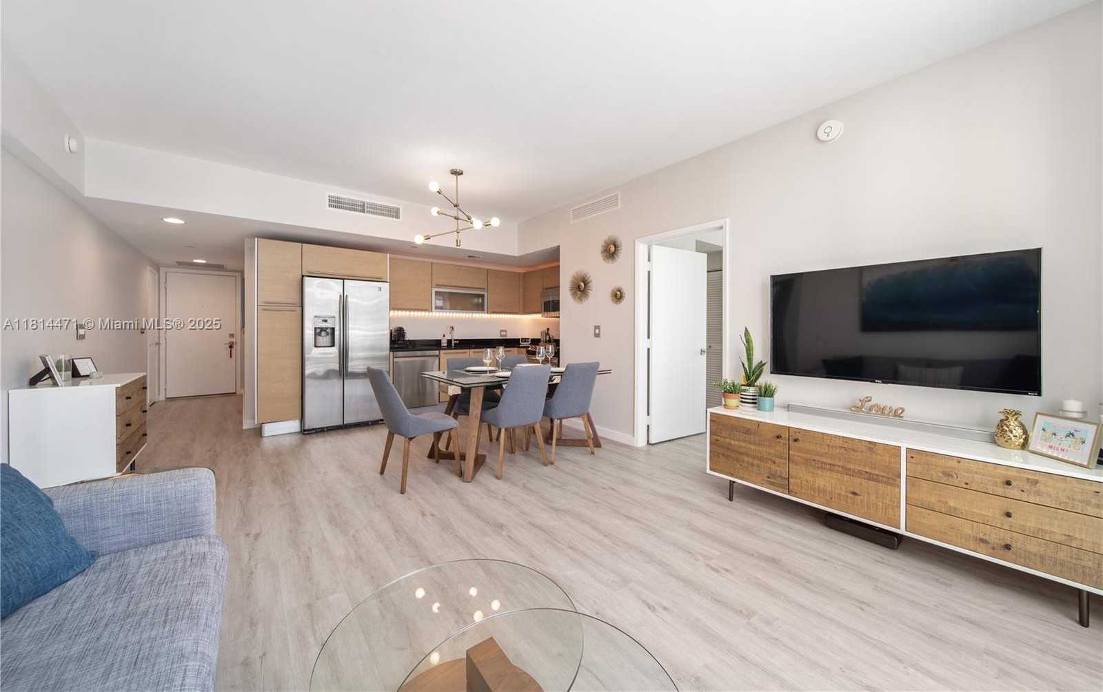Small Image of 950 BRICKELL BAY DR #1407, Miami Number 12