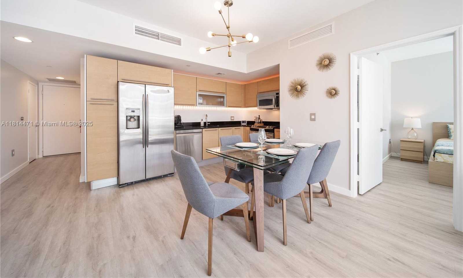 Small Image of 950 BRICKELL BAY DR #1407, Miami Number 16