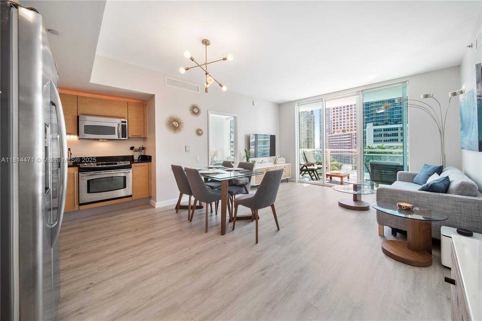 Small Image of 950 BRICKELL BAY DR #1407, Miami Number 2