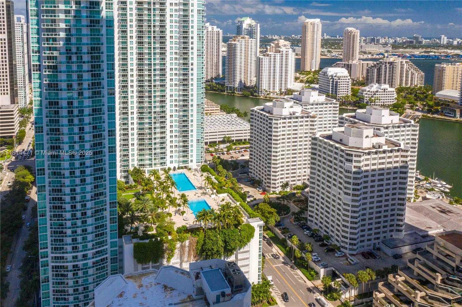 Small Image of 950 BRICKELL BAY DR #1407, Miami Number 20